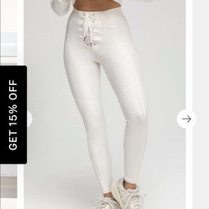 Good American Bombshell leggings